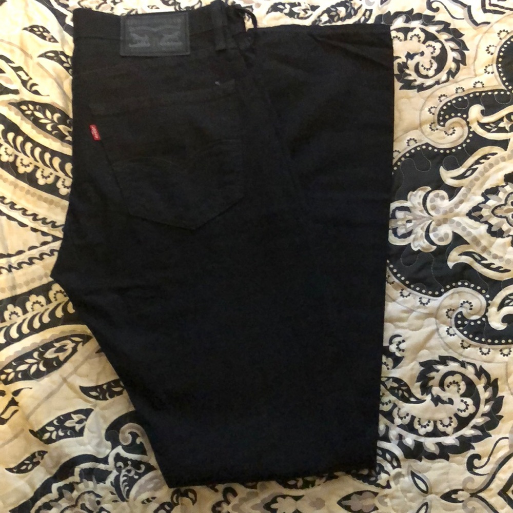 Levi’s-Black-Slim